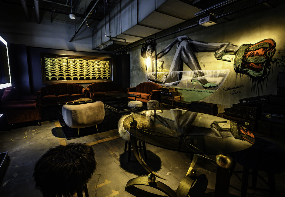 横浜アソビル地下1階『PITCH CLUB ピッチクラブ』は、非日常のアート体験ができる