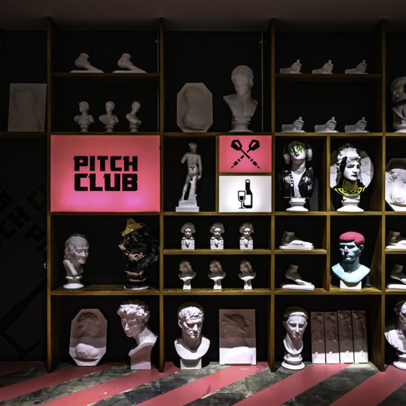 横浜アソビル地下1階『PITCH CLUB ピッチクラブ』は、非日常のアート体験ができる