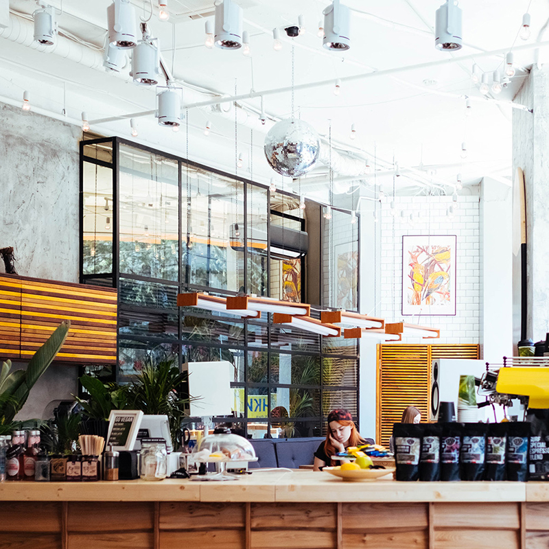 意匠設計や照明によって変わる「店舗の雰囲気作り」とは?