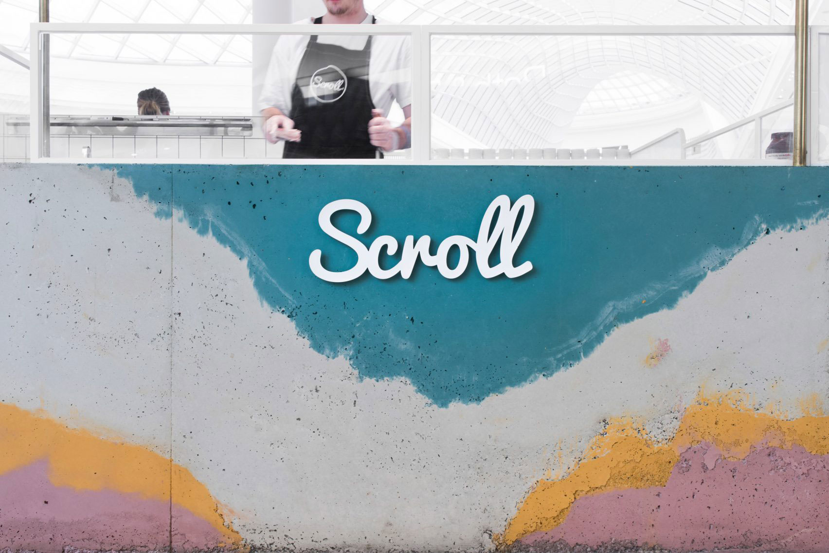 商品をカラーコンクリートで表現した美味しそうなアイスクリーム店舗のカウンター