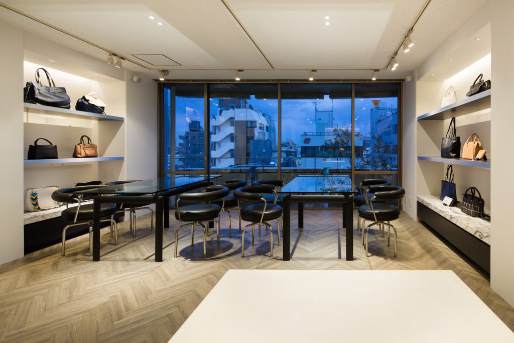 天井のデザインや素材の違いによる効果・影響とは？